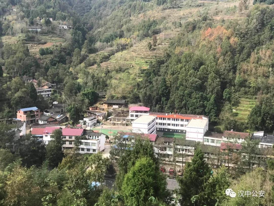 百警结百户共走脱贫路 这里的山换了装人变了样